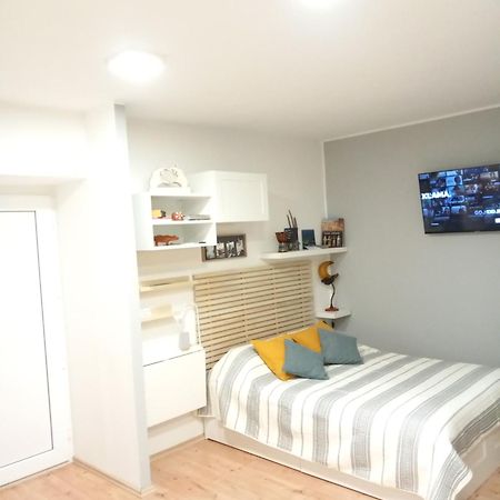 Studio Apartman "Nicole" Pula Buitenkant foto