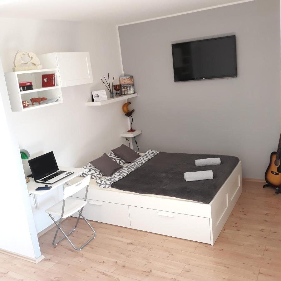Studio Apartman "Nicole" Pula Buitenkant foto